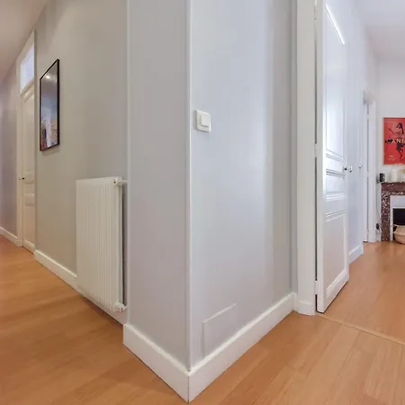 Spacious 1-br 6 Min Walk To Beaches Apartament *