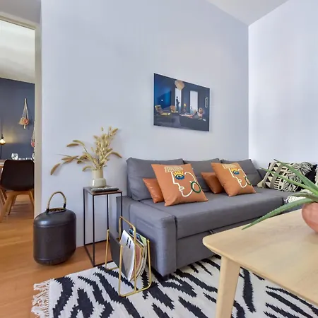 Spacious 1-br 6 Min Walk To Beaches Apartament *