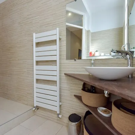 Apartament Spacious 1-br 6 Min Walk To Beaches
